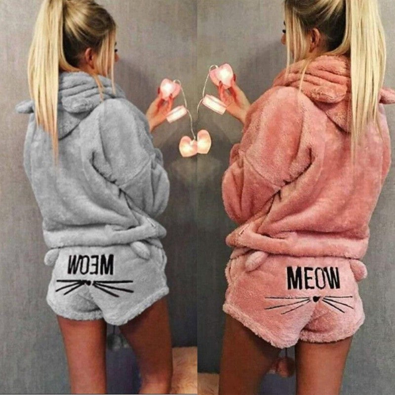 Schattige roze dames kattenpyjama set met oortjes van zacht flanel voor ultiem comfort en loungekleding.