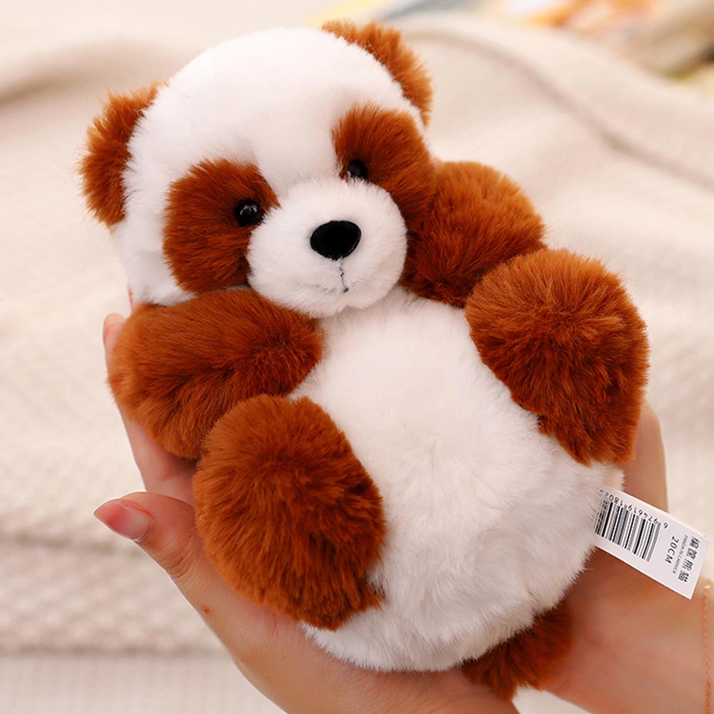 De zachte pluche babypanda in mandje, prachtig ingepakt als ideaal cadeau voor kinderverjaardag.