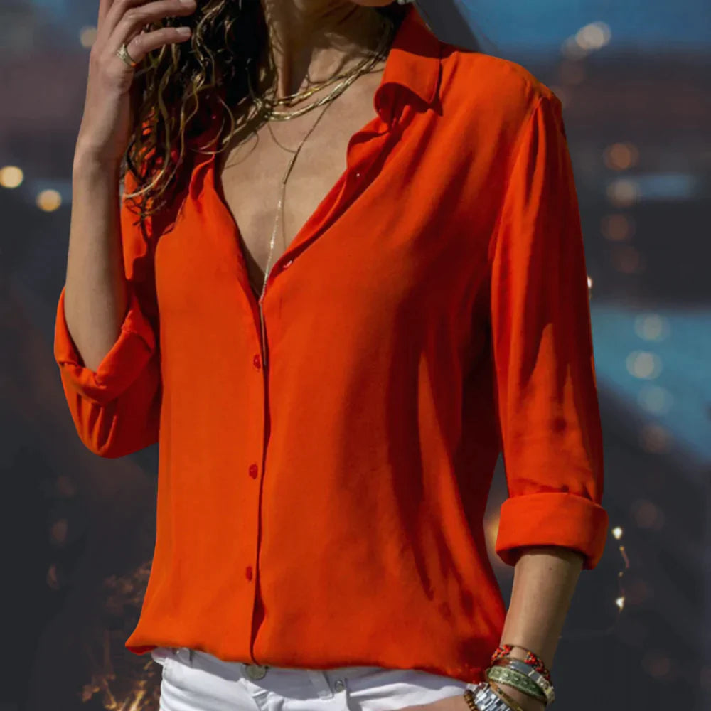 Close-up van de knoopsluiting op een elegante damesblouse, met fijne details en hoogwaardige stof. Zakelijke mode.