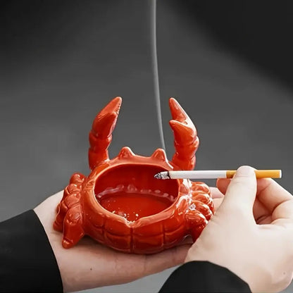 "Keramische krab asbak, uniek en decoratief ontwerp. Gedetailleerd, creatief accessoire voor huis of kantoor."