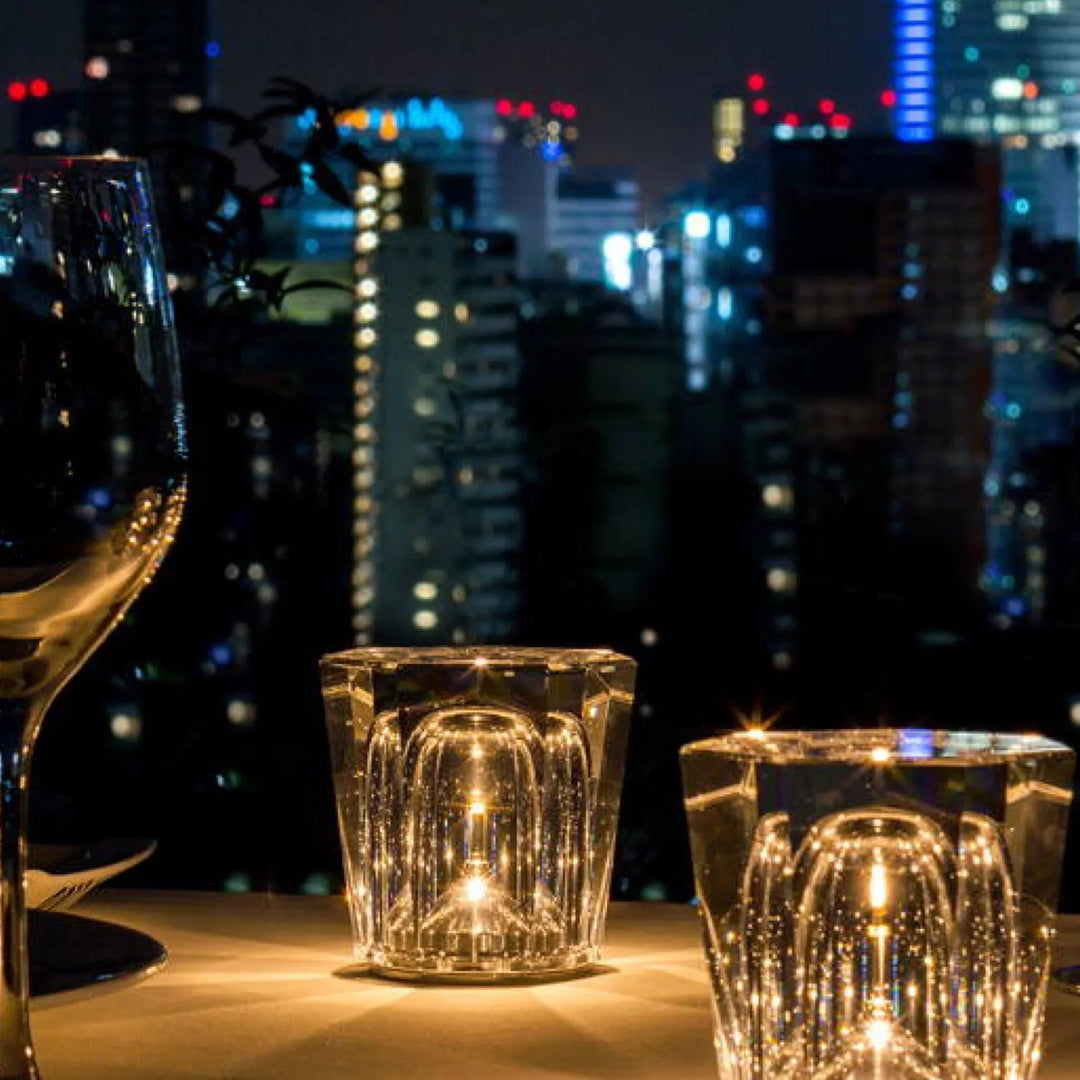 Moderne kristal LED designlamp, oplaadbaar, sfeervolle verlichting voor interieur.