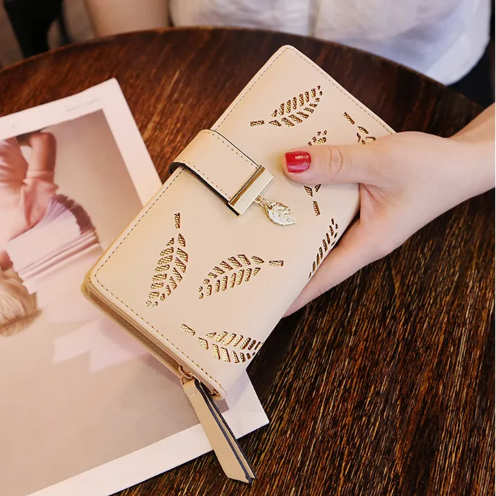 Stijlvolle PU leren telefoontasje/pasjeshouder voor dames, gouden blad accenten.