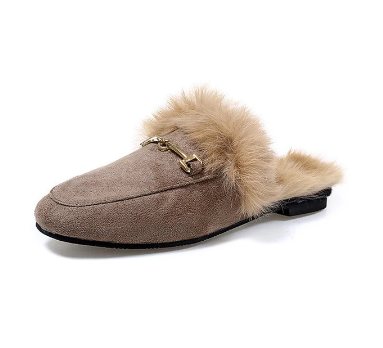 Casual damesslippers met comfortabele zool, perfect voor ontspanning thuis of een zomerse wandeling.