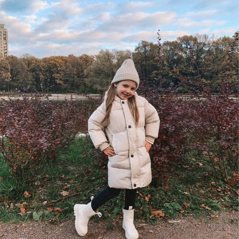 Stoere jongens winterjas parka met capuchon, duurzaam en warm voor buitenkleding.