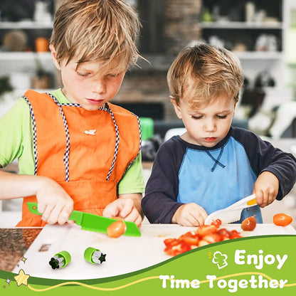 Kindvriendelijke keukenset voor kinderen, kleurrijke veilige messen en hulpmiddelen, bevordert leren en creativiteit.