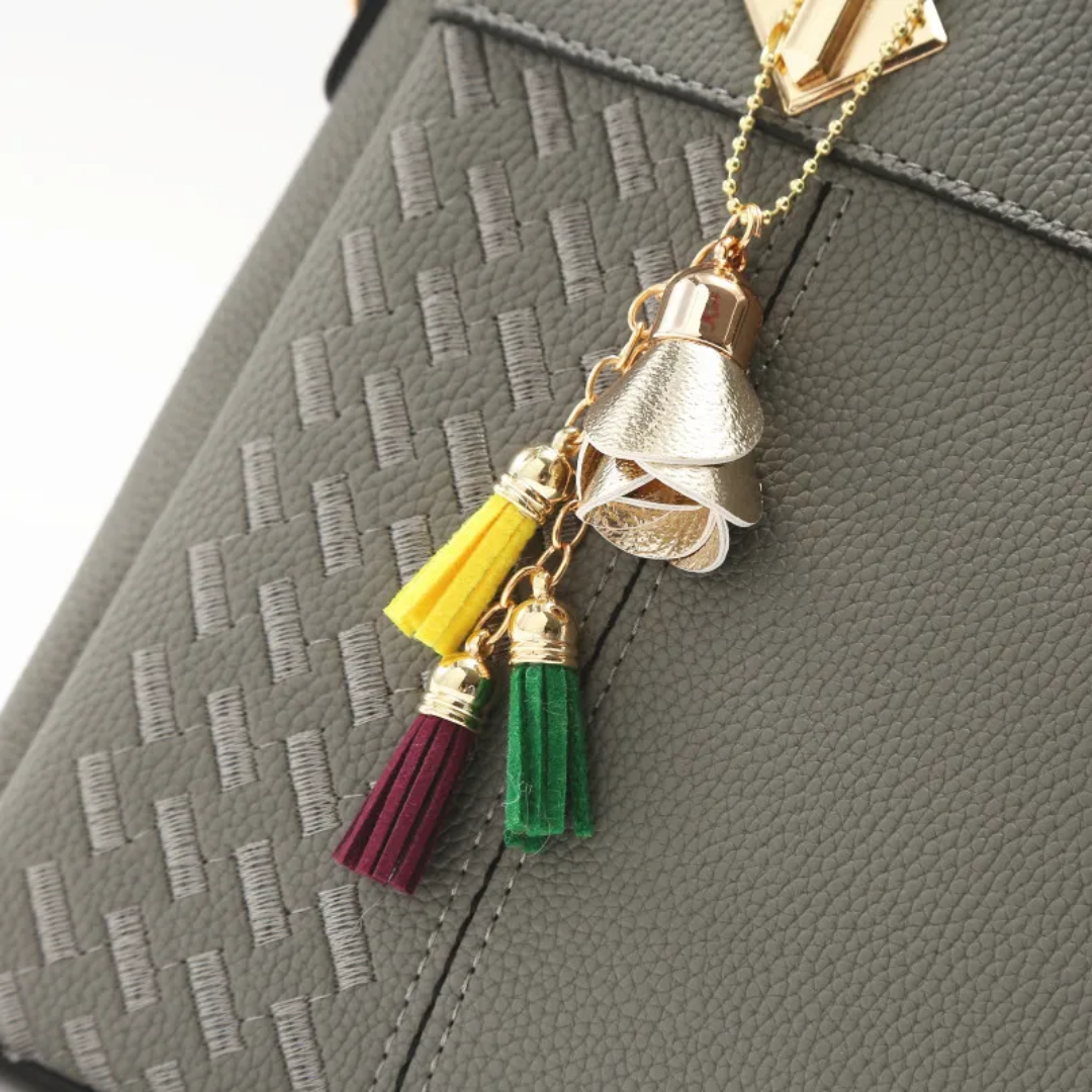 Modieuze Klaire schoudertas, gemaakt van duurzaam PU leer, een trendy accessoire.
