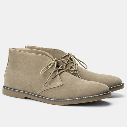 Klassieke desert boots voor heren in bruin suède, stijlvol en comfortabel met slipvaste zool, perfect voor elke gelegenheid.