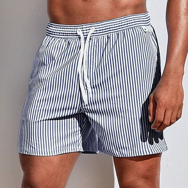 Comfortabele en sneldrogende gestreepte heren boardshorts, essentiële zwemkleding voor de zomer en stranddagen.