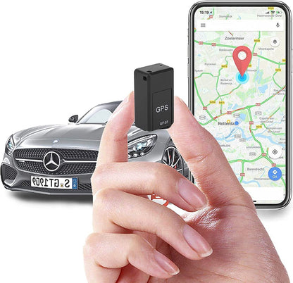 Kleine zwarte magnetische GPS-tracker, eenvoudig te monteren, biedt wereldwijd bereik zonder abonnement, ideaal voor voertuig