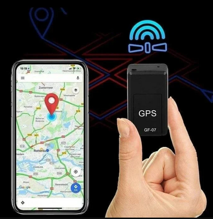 Kleine zwarte magnetische GPS-tracker, eenvoudig te monteren, biedt wereldwijd bereik zonder abonnement, ideaal voor voertuig