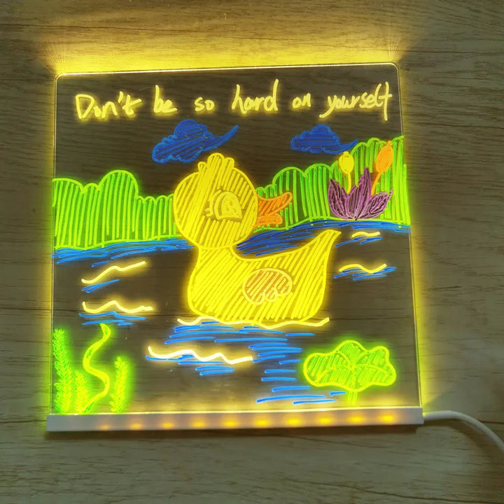 LED tekenbord functioneert ook als nachtlampje, perfect voor creatieve kinderen in de slaapkamer.