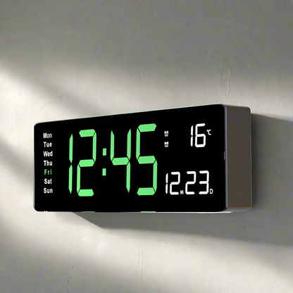 "Kleurrijke acryl digitale klok met helder LED-display, perfect voor elke kamer. USB oplaadbaar, past in modern interieur."
