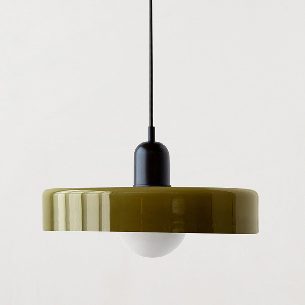 Moderne artistieke hanglamp, voorzien van kleurrijk glas in Bauhaus design.