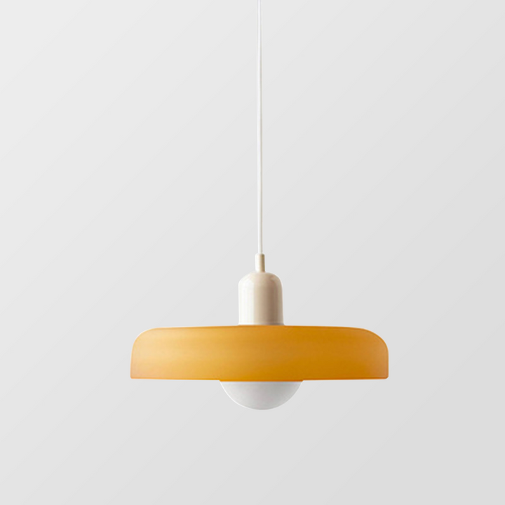 Kleurrijke glazen hanglamp, modern design in Bauhaus stijl, verlichting.