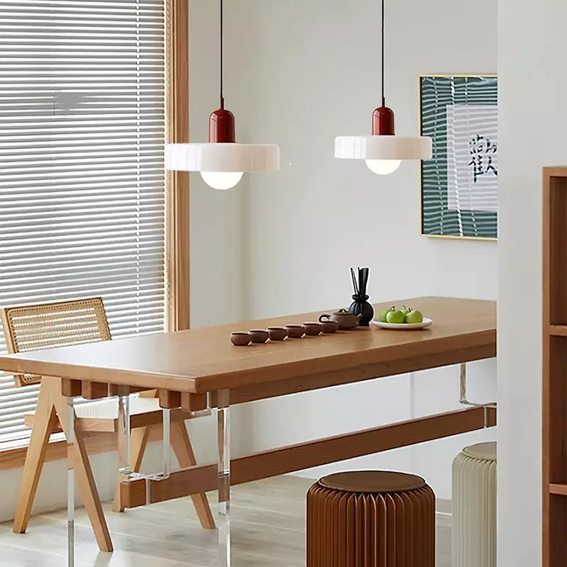 Moderne glazen hanglamp in Bauhaus design, met veelkleurig glas.
