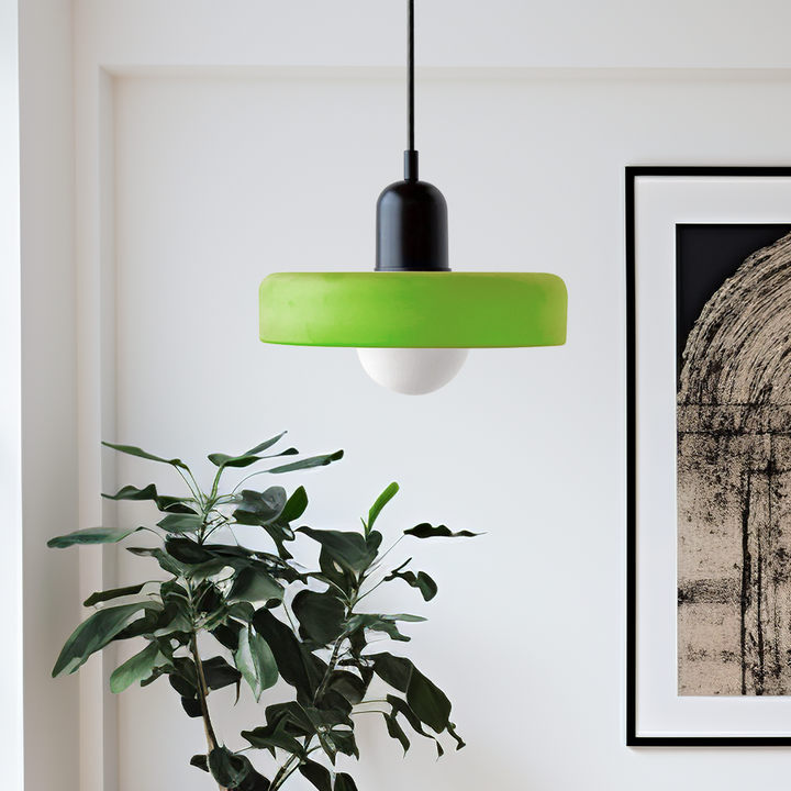 Artistieke hanglamp, kleurrijk glas, Bauhaus stijl, voor uw woonkamer.