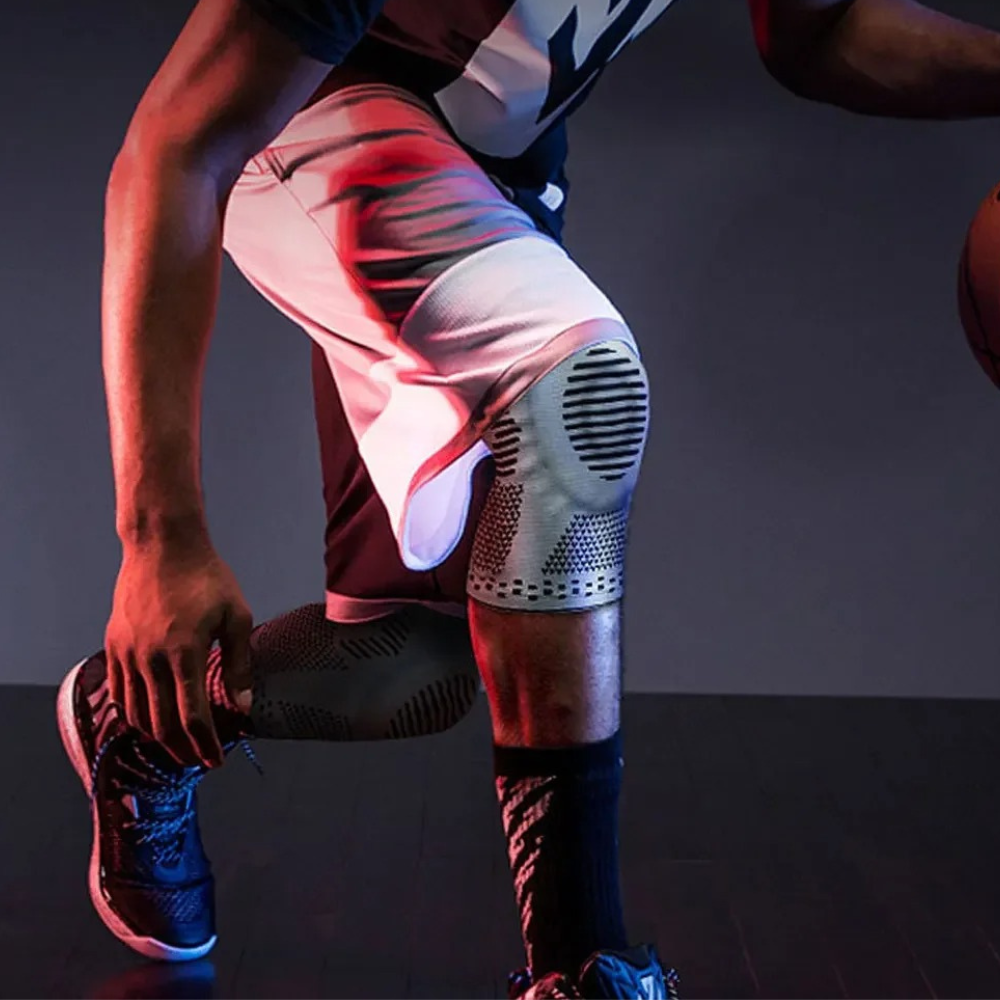 Flexibele kniebrace met verbeterde gewrichtsondersteuning, essentieel voor sport en een actief leven.