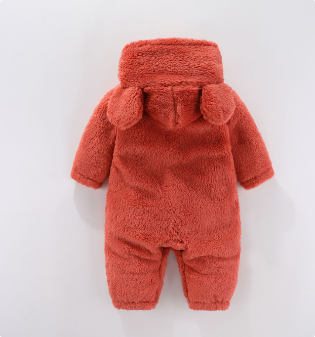 Stijlvolle baby fleece romper met capuchon van zachte, hoogwaardige fleece. Perfecte babymode voor de winter.