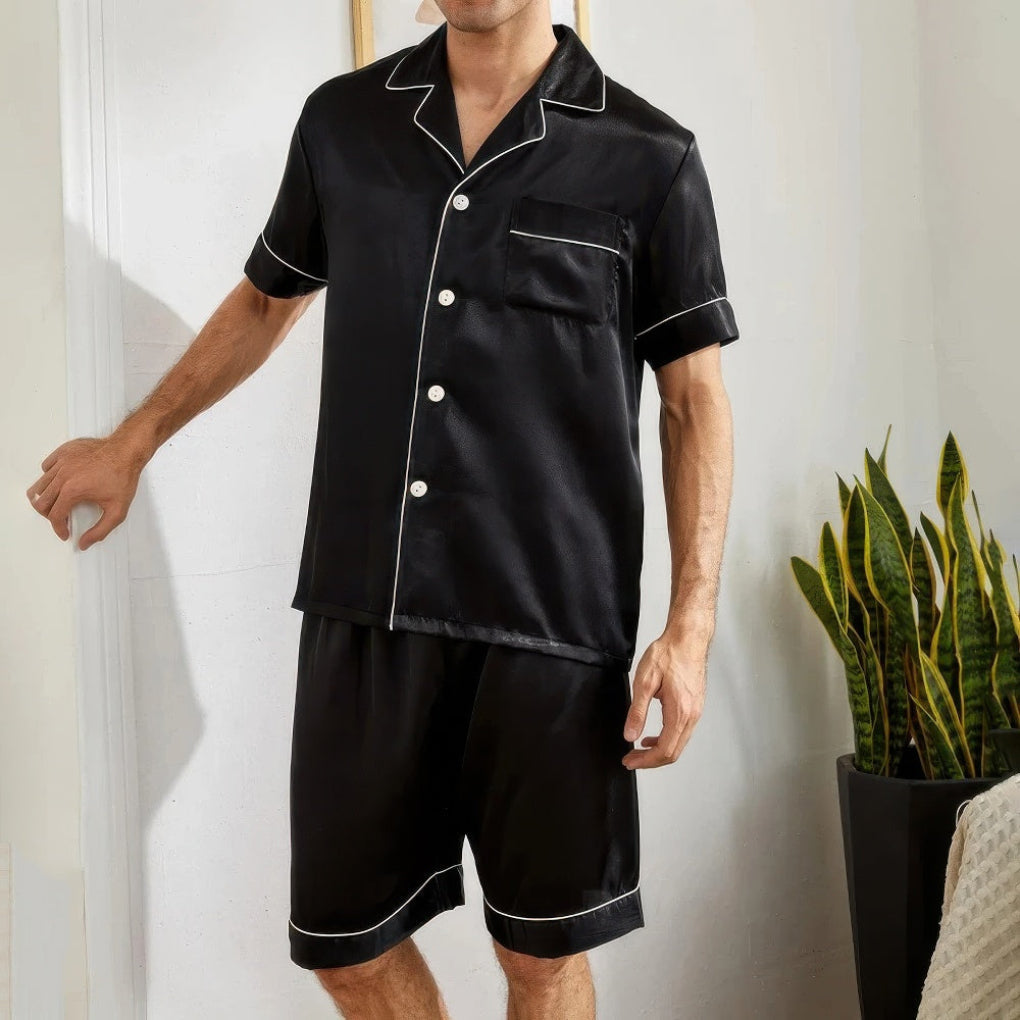 Heren pyjamaset met korte mouw, comfortabel voor warme zomernachten. Ideaal voor loungewear en nachtrust.