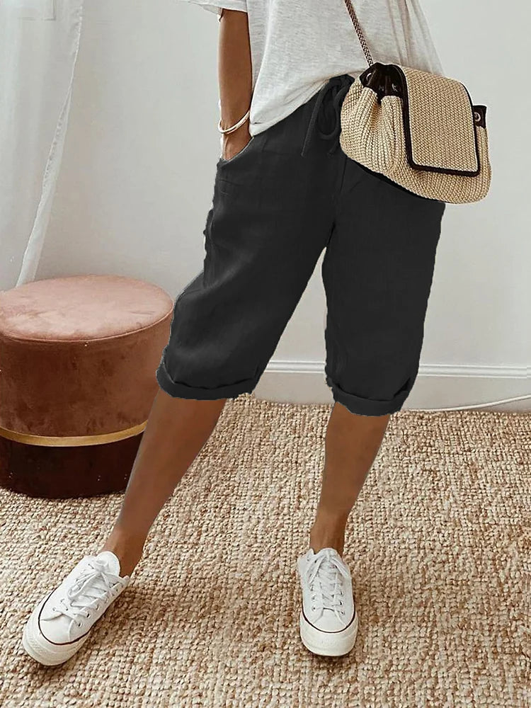 Ademende capribroek voor dames, ideaal voor zomer. Comfortabele casual broek van katoen-linnen met relaxte pasvorm.