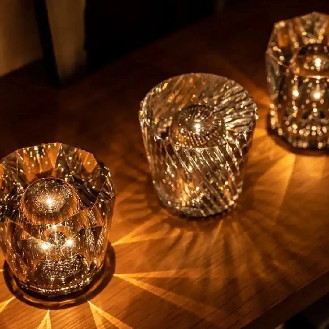 Oplaadbare kristallen LED tafellamp, diamant design, creëert sfeer in woonkamer/slaapkamer.