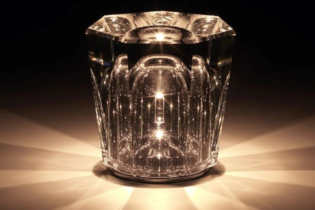 Luxe kristal LED designlamp, oplaadbaar via USB, creëert warm licht in elke ruimte.