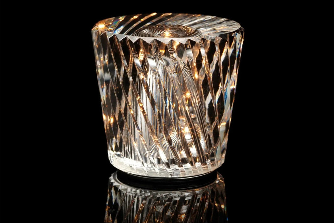 Unieke oplaadbare kristallen LED lamp, diamantvorm, voor een elegante uitstraling.