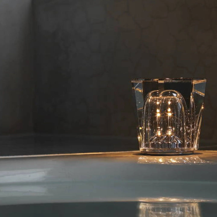 Diamant design LED tafellamp van kristal, draadloos, ideaal voor slaapkamer decoratie.