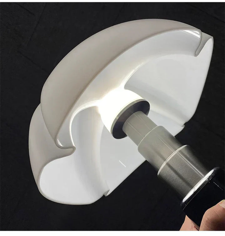 Modern retro LED tafellamp, energiezuinige designverlichting voor elke stijl.