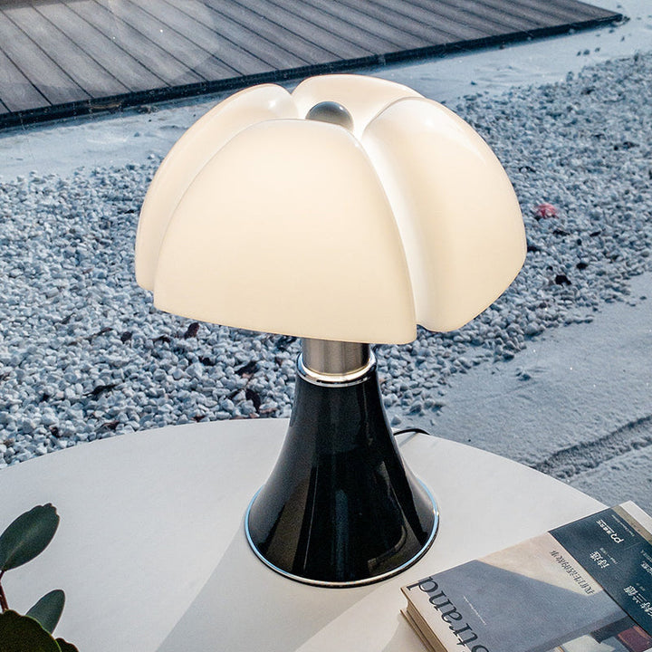 Energiezuinige LED tafellamp in retro stijl, een design lamp voor elke kamer.