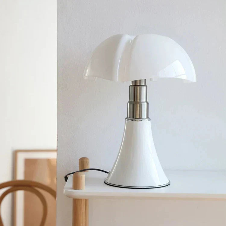 Sfeervolle retro LED tafellamp, combineert energiezuinigheid met een klassiek design.