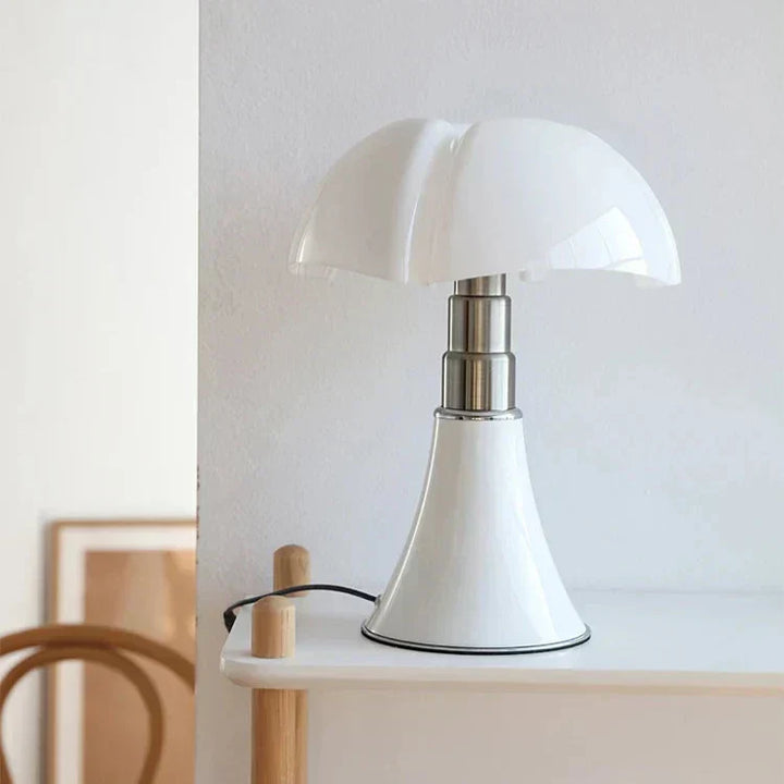 Sfeervolle retro LED tafellamp, combineert energiezuinigheid met een klassiek design.