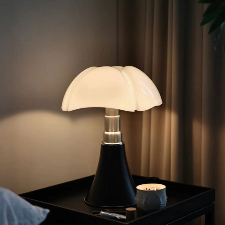 Veelzijdige retro LED tafellamp, geschikt als binnenverlichting in diverse interieurs.