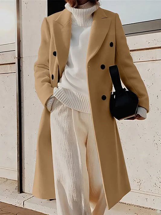 "Lange dames trenchcoat in zacht kasjmier, elegante snit, tijdloze en luxe uitstraling, perfect voor elke gelegenheid."