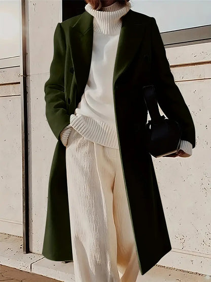 "Lange dames trenchcoat in zacht kasjmier, elegante snit, tijdloze en luxe uitstraling, perfect voor elke gelegenheid."