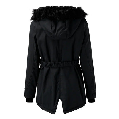 Lange dames winterjas met capuchon, gewatteerde stof en stevige rits, voor stijlvolle warmte en bescherming in de winter.