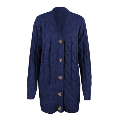 "Lange gebreide damescardigan in zachte stof met knoopsluiting en zakken, ideaal voor casual lente looks."