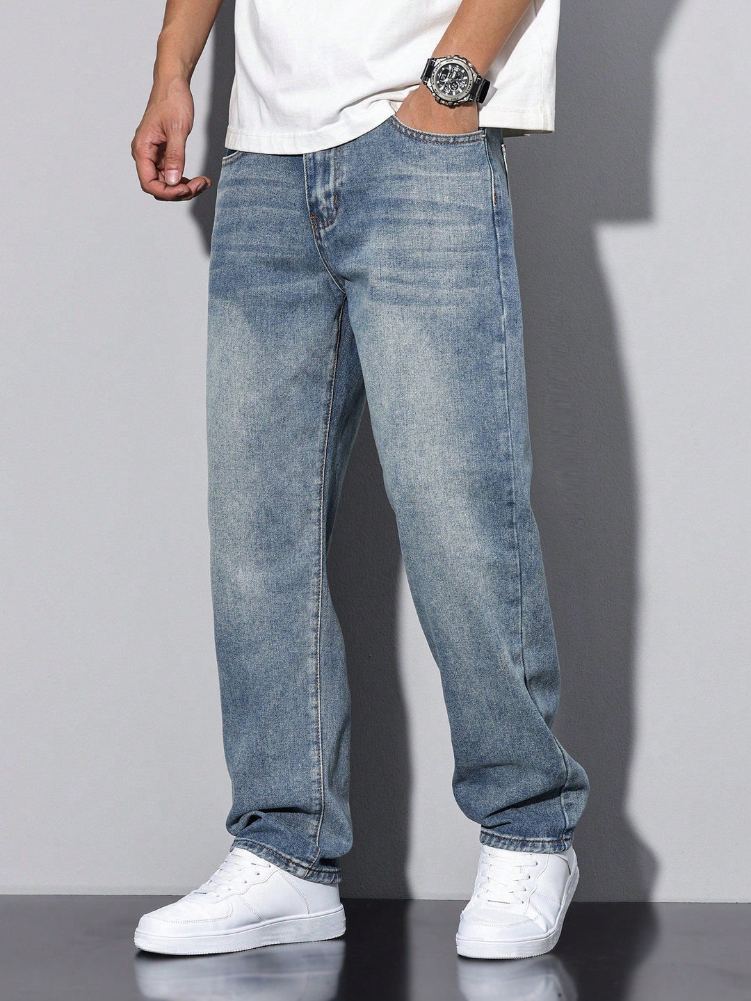 Klassieke denim herenjeans, rechte pijpen, perfecte pasvorm en comfort.