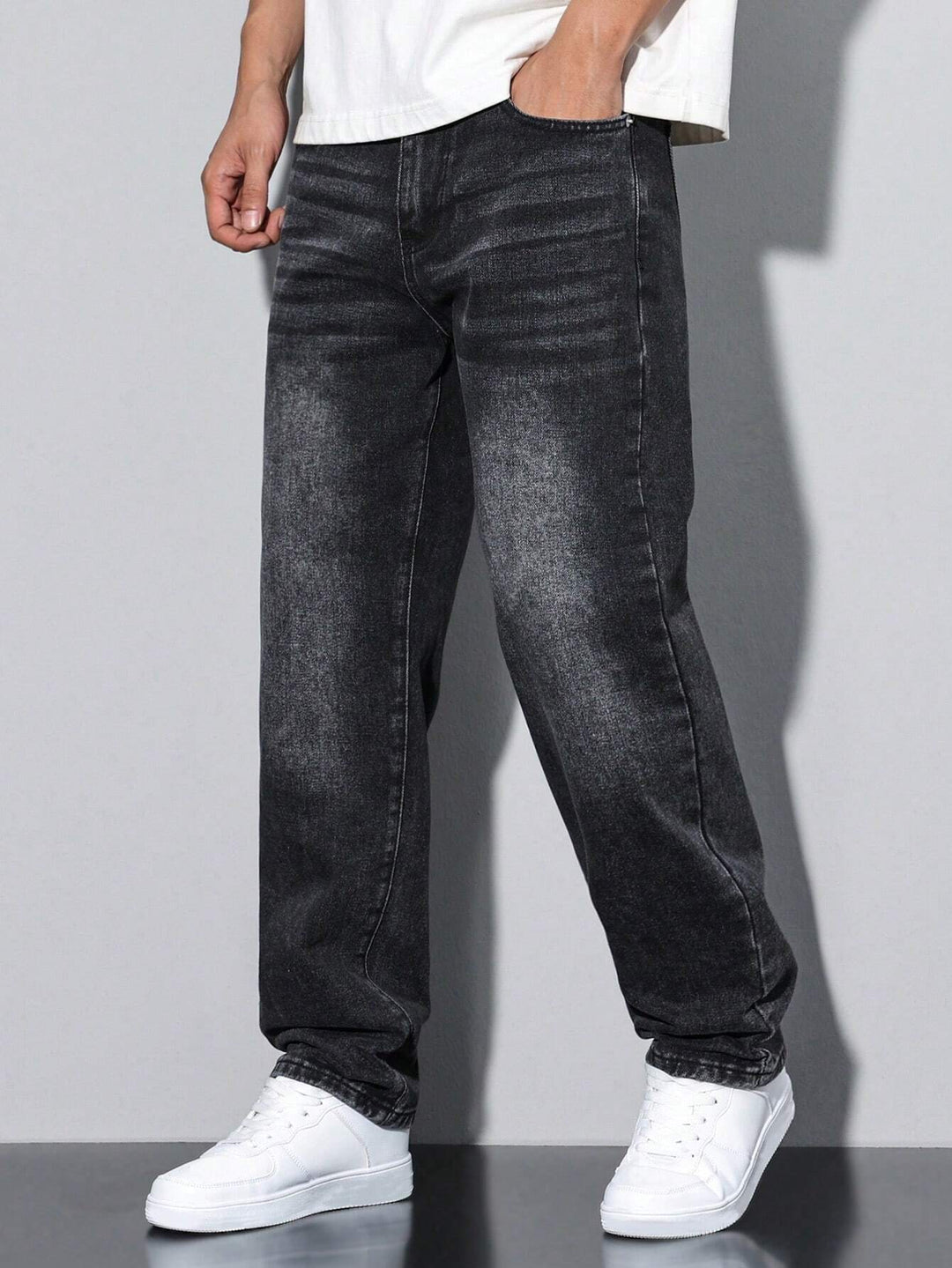 Robuuste straight fit herenjeans met rechte pijpen, duurzaam en veelzijdig voor heren.