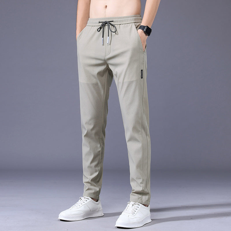 Comfortabele dunne heren sportbroek met stretch; perfect als casual of elastische joggingbroek voor lente/zomer.