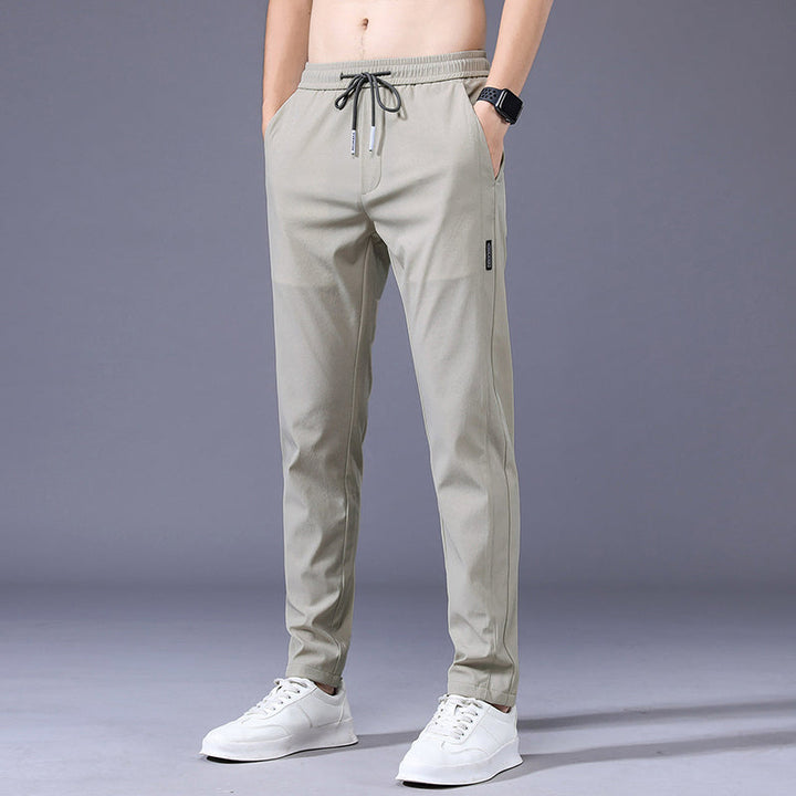 Comfortabele dunne heren sportbroek met stretch; perfect als casual of elastische joggingbroek voor lente/zomer.