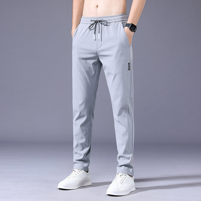 Stijlvolle dunne herenbroek in effen kleur, een veelzijdige jogger voor sport, ontspanning en zomerse dagen.