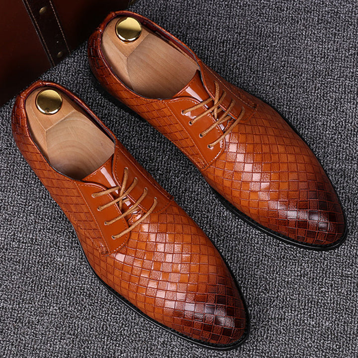 Comfortabele bruine leren veterschoenen voor heren; nette business schoenen met superieure pasvorm en duurzaamheid.