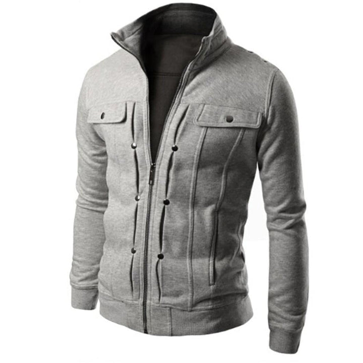 Moderne man draagt slimfit heren bomberjack, ideaal voor casual lente- en herfstmode.