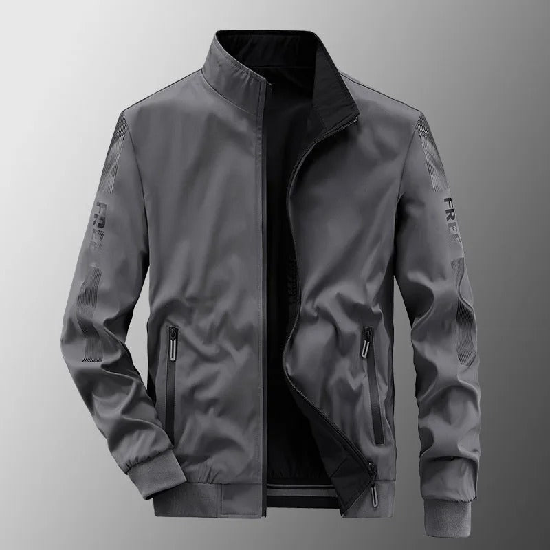 Modieuze heren zomerjas Lars, omkeerbaar en waterdicht. Perfect als lente regenjas of casual windbreaker.