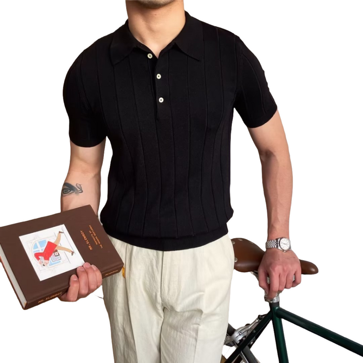 Moderne ribgebreide heren polo; een comfortabele en stijlvolle keuze voor casual herenkleding.