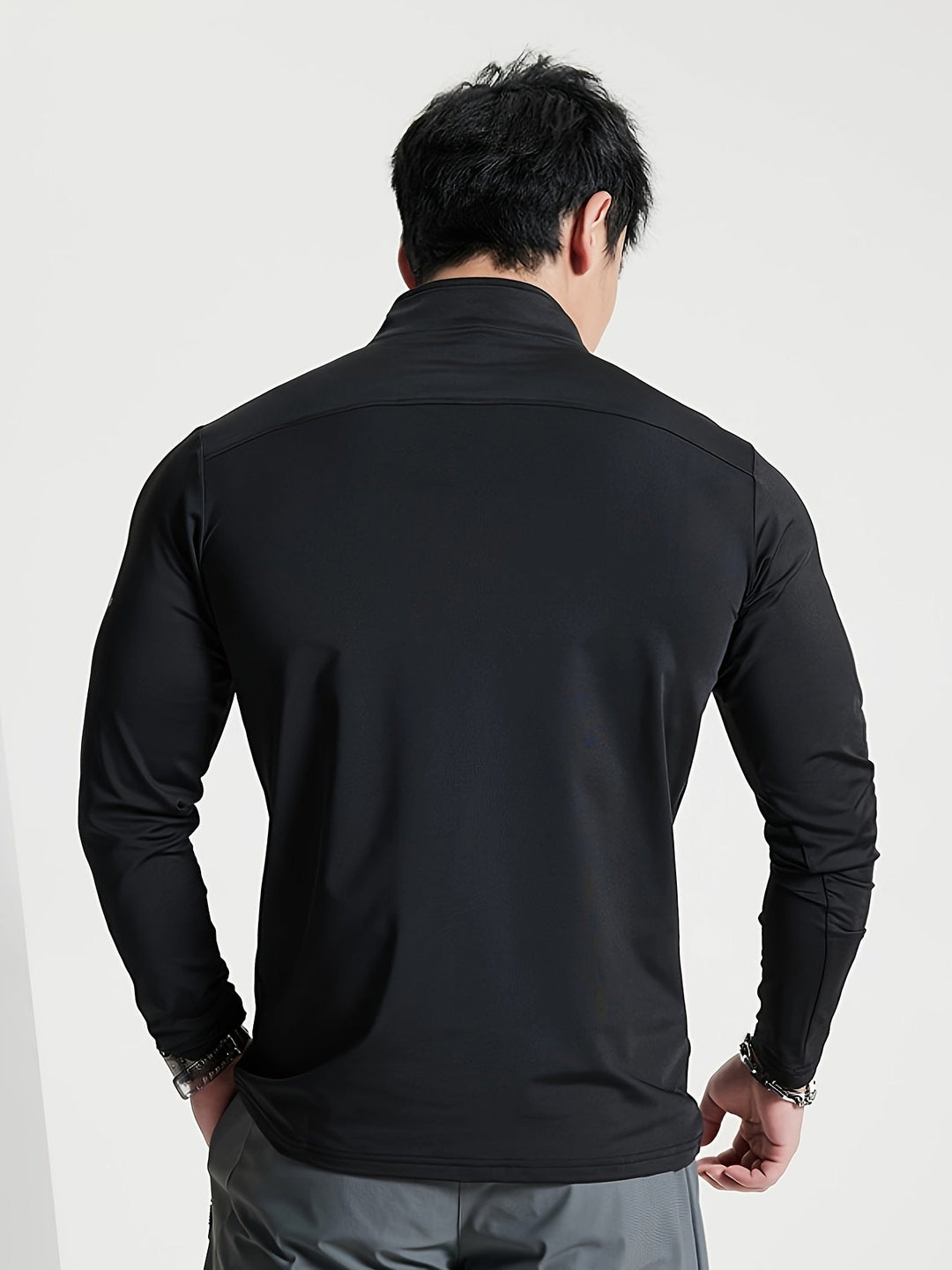 Trendy herenmode: slim-fit henley shirt met lange mouwen, opstaande kraag en halve rits, veelzijdig.