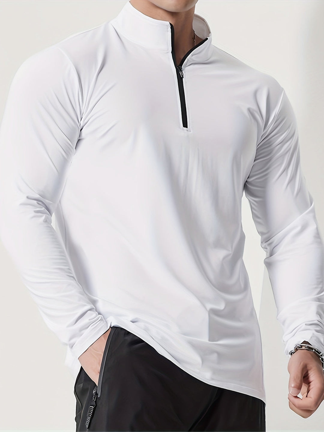 Heren slim-fit henleyshirt met halve rits en lange mouwen, een moderne basic voor herfst- en lentekleding.