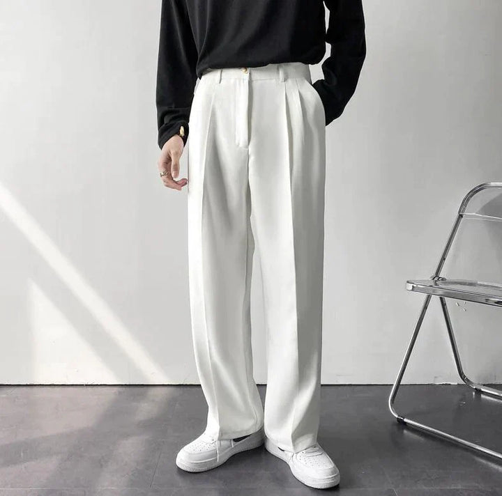Witte katoenmix heren pantalon, oversized model met wijde pijpen, biedt stijl en comfort voor elke gelegenheid.