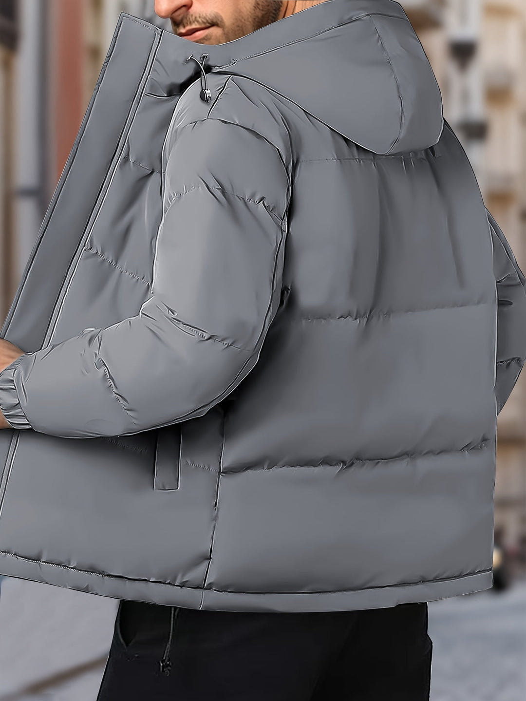 Close-up van de capuchon en kraag van een warm, winddicht heren winterjack parka.